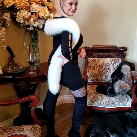 White Fox Fur Boa Wrap with Tails - Picture 10 of 17